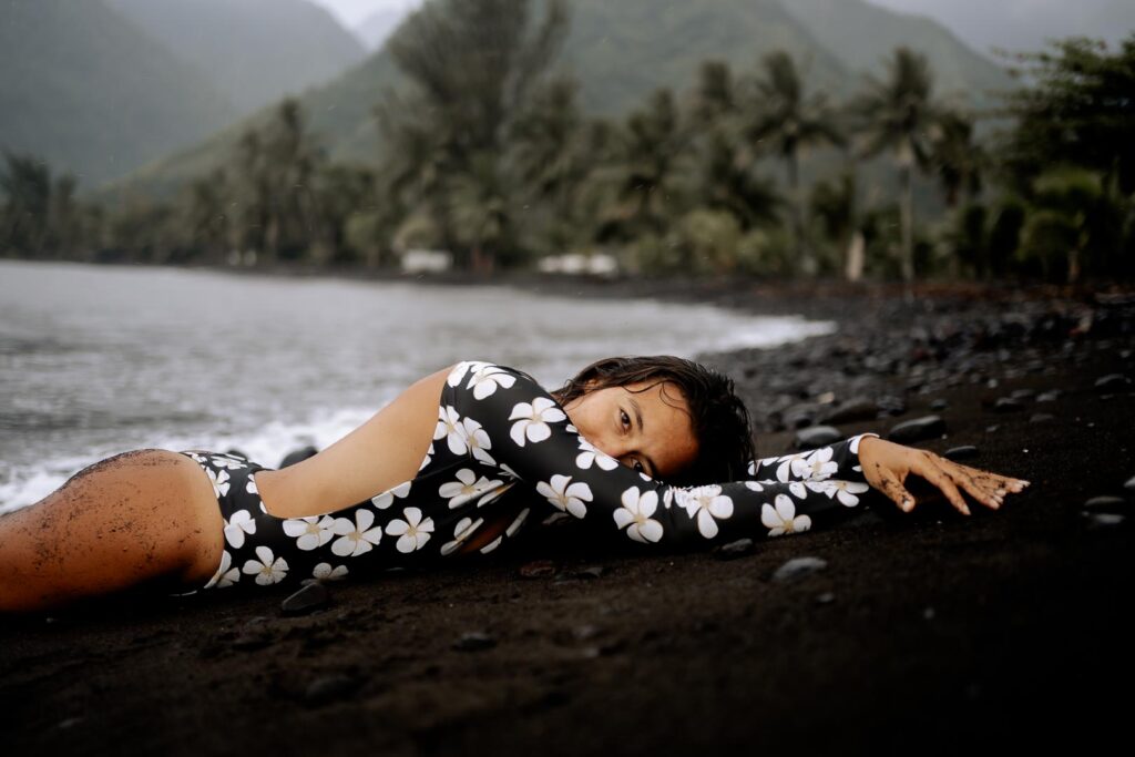 Shooting lifestyle maillot de bain plage tahiti tropocal island Salty View photographe tahiti polynésie française